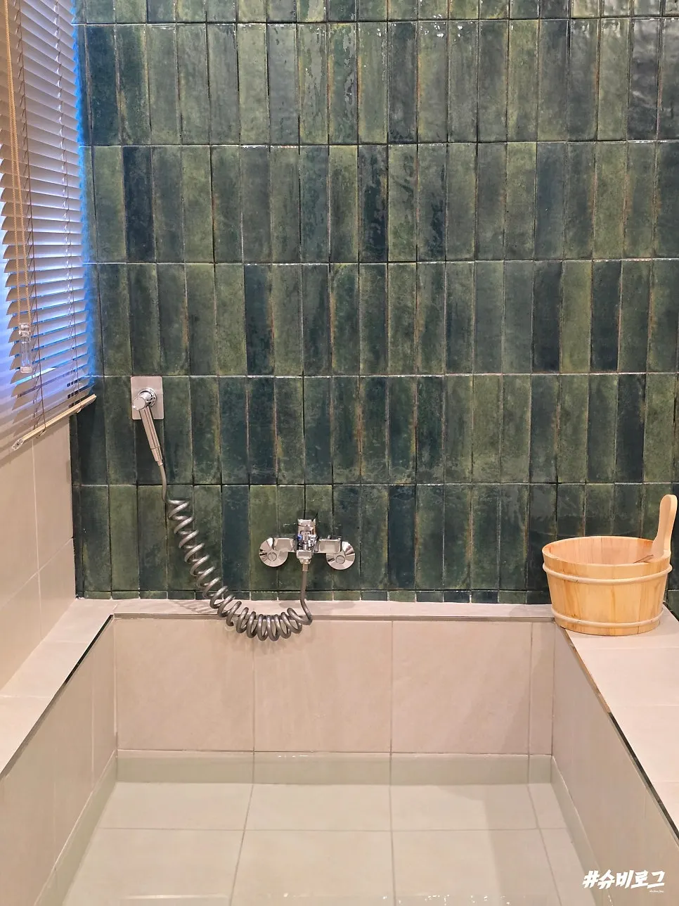 Shower area with Aromatica toiletries