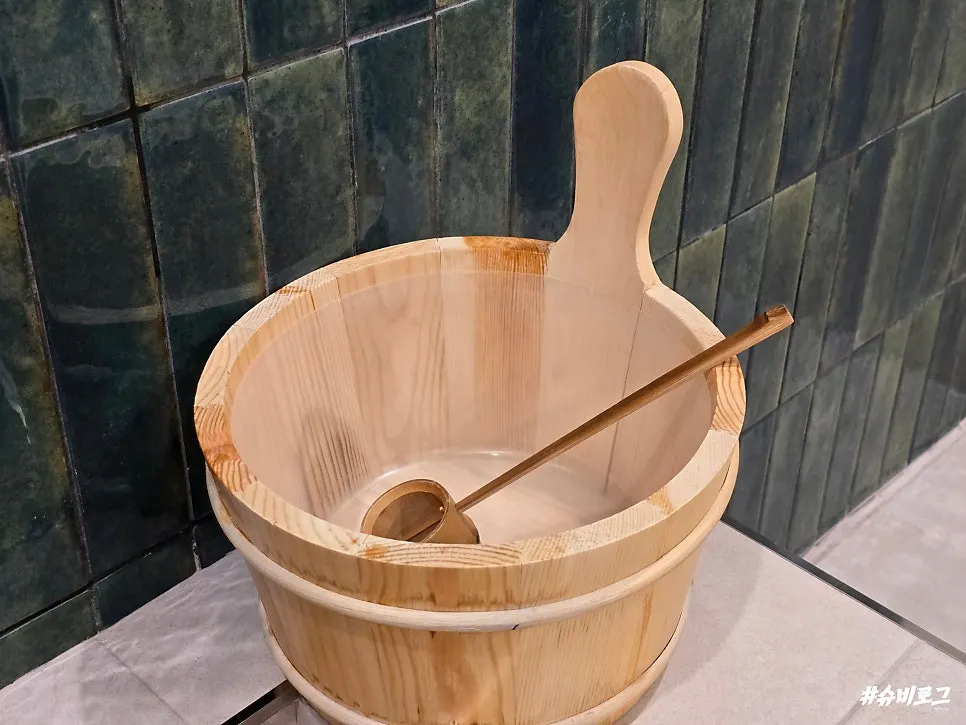 Private tub with adjustable temperature option