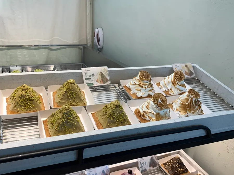 Siyudang's dessert showcase
