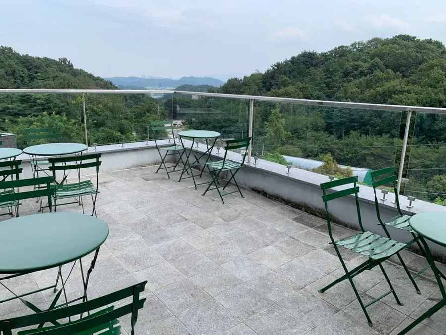 Taehaksan mountain view and flower beds seen from Siyudang's 3rd floor
