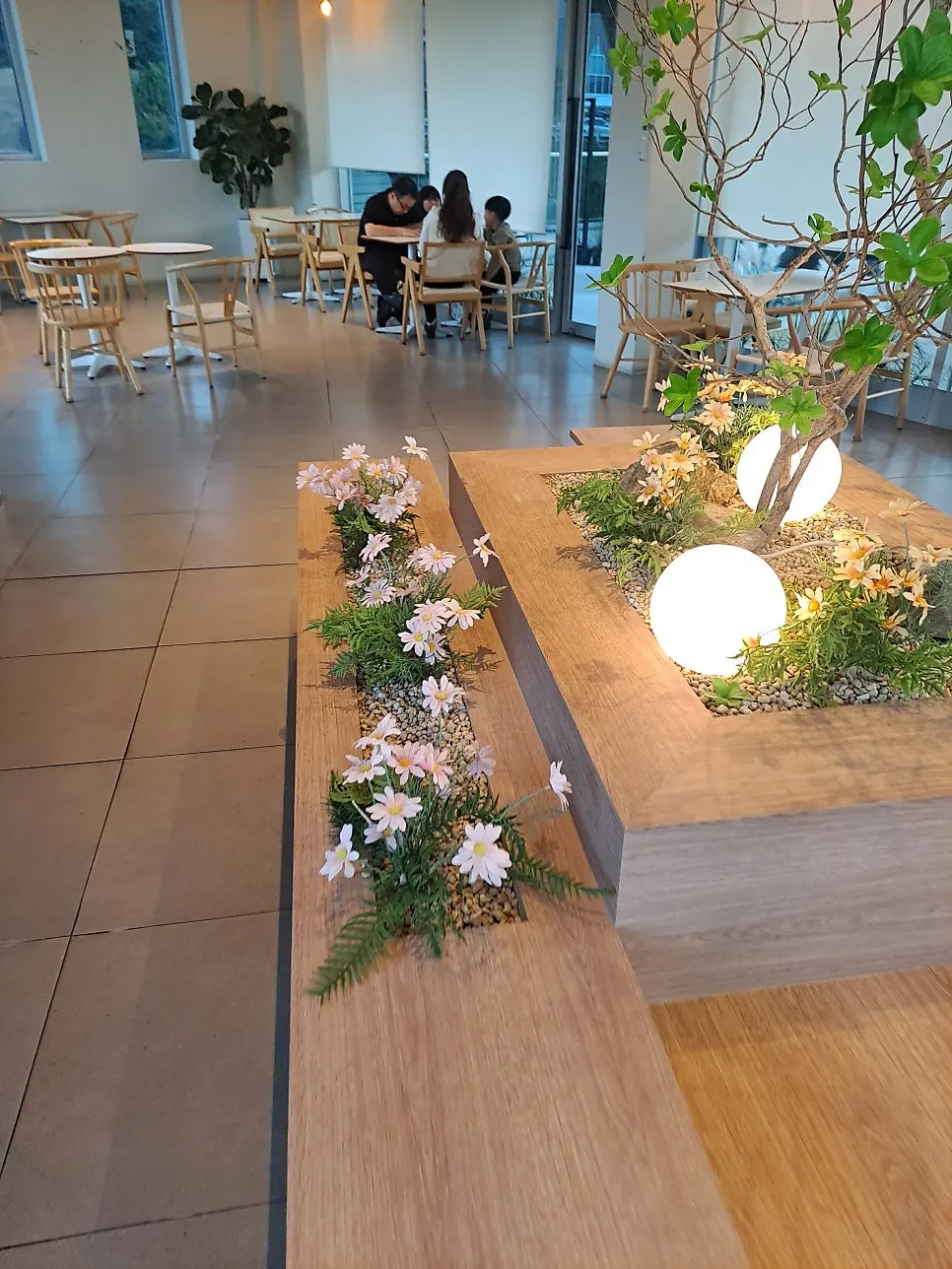 Plant interior at the first-floor entrance of Siyudang