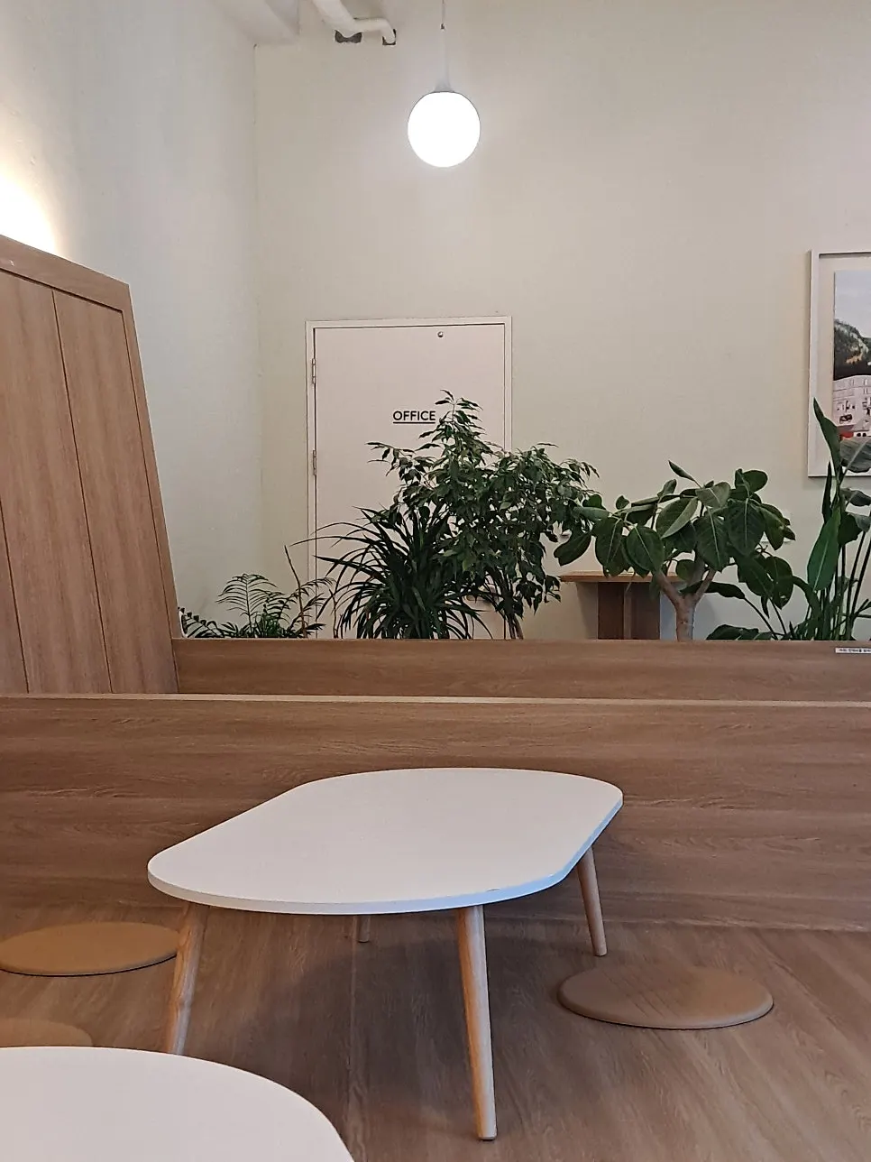 Floor-to-ceiling window seating on the 2nd floor of Siyudang