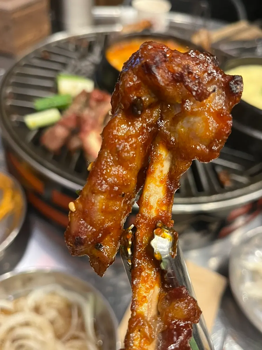 Side dishes served with salt pork ribs