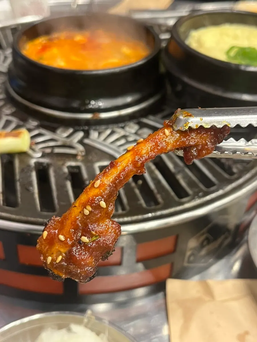 Spicy pork ribs with special sauce