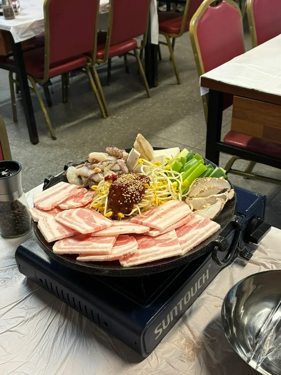 Generous serving of vegetable accompaniments