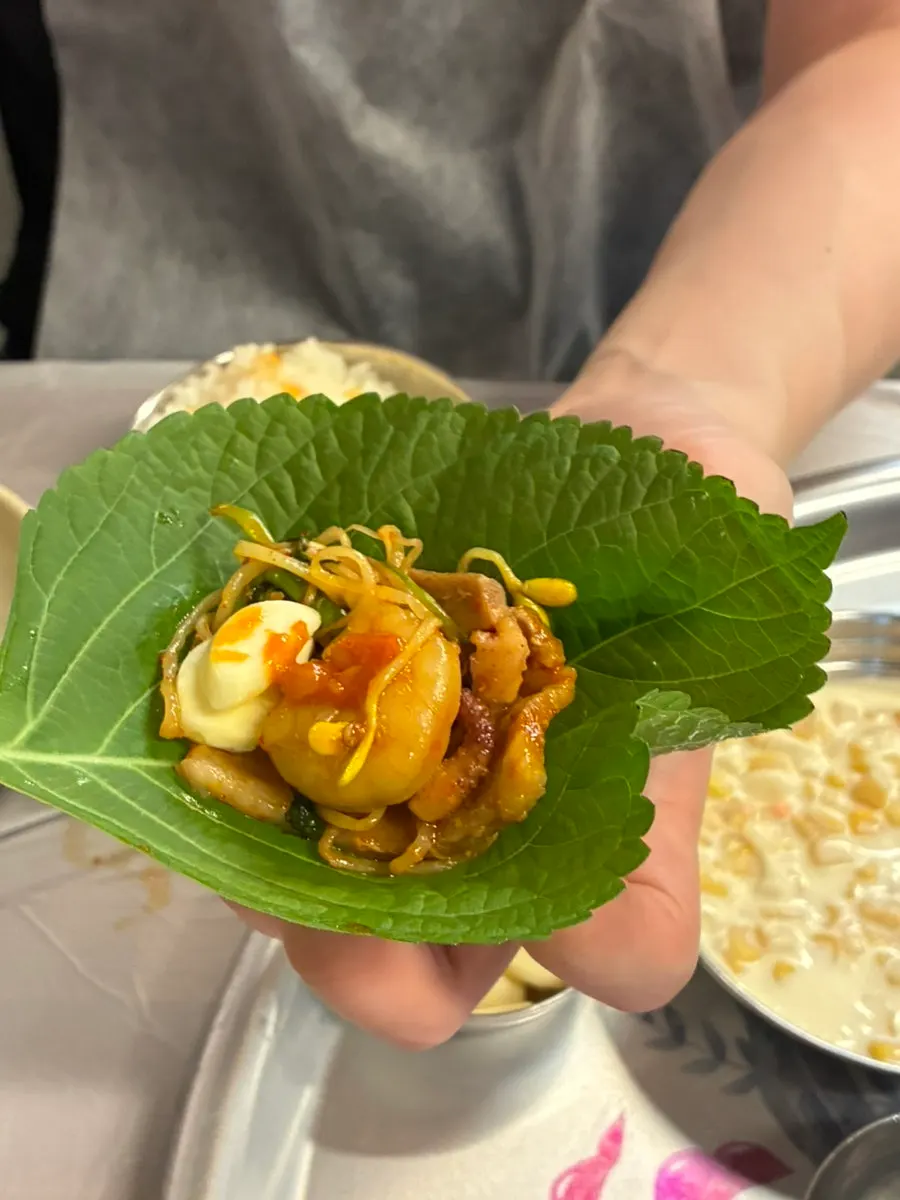 Thick frozen pork belly and plump shrimp samhap