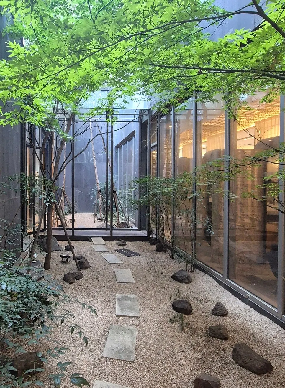 1:1 solo private care room space