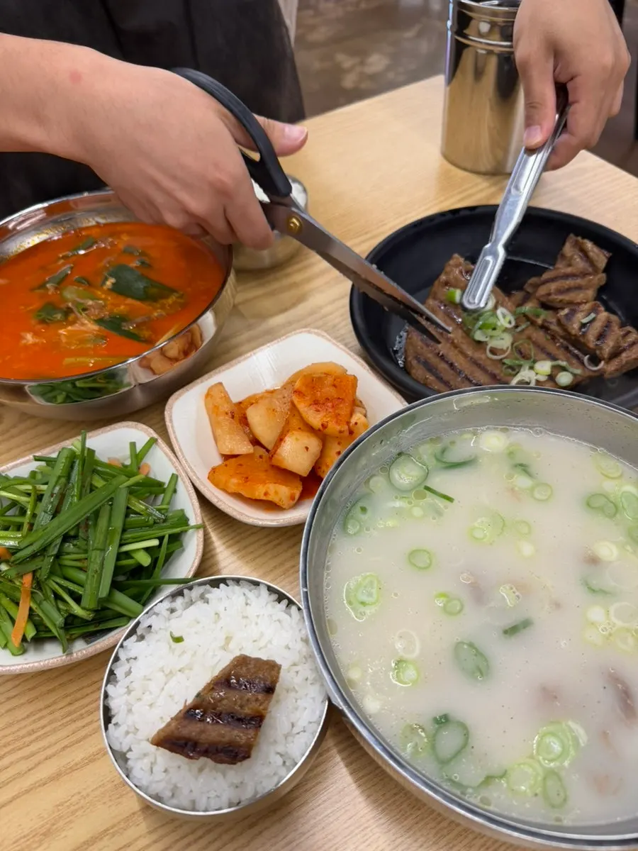 Warm soup dishes and eonyang-style bulgogi