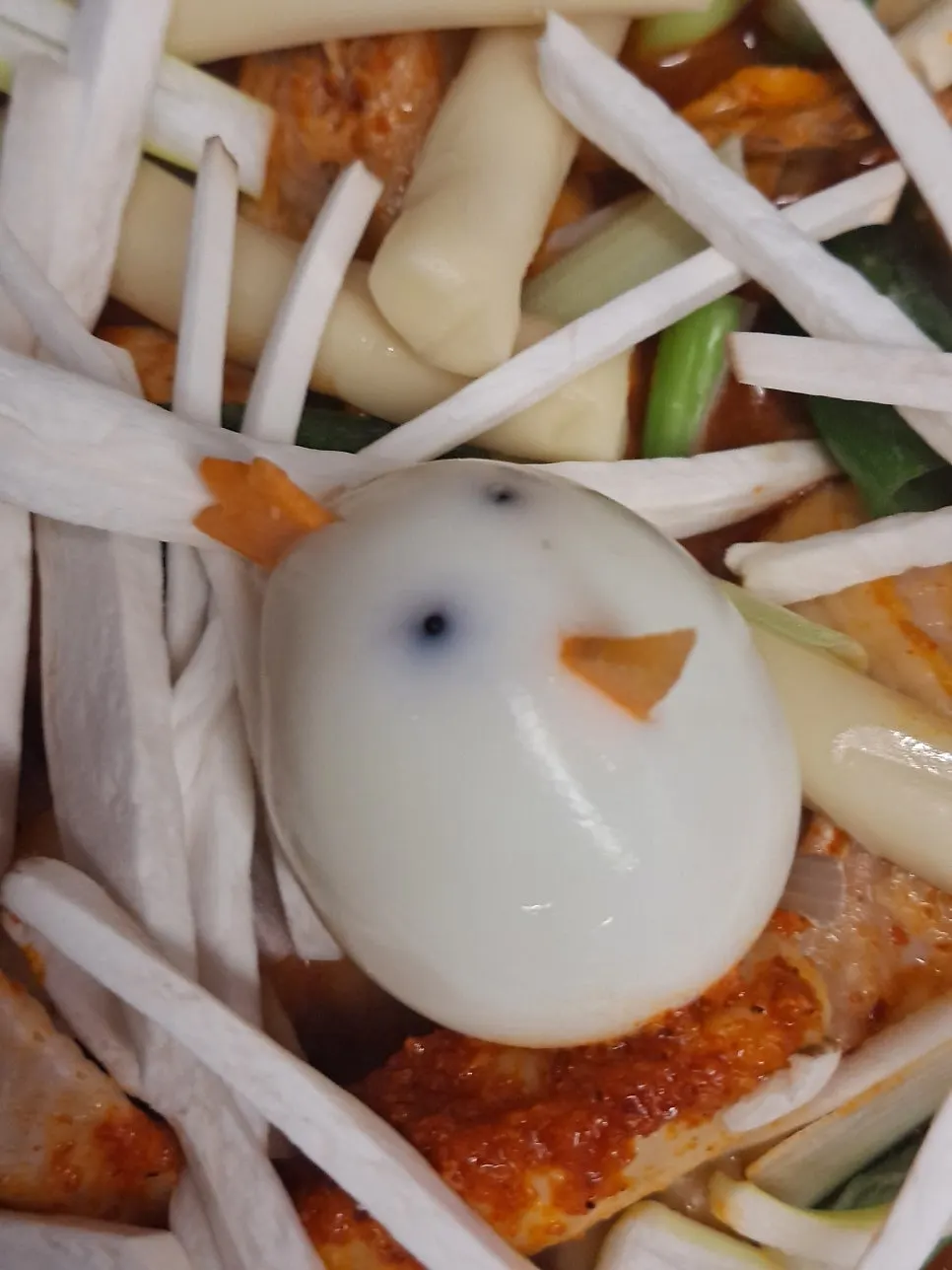 라면사리까지 올려 나온 닭도리탕 솥