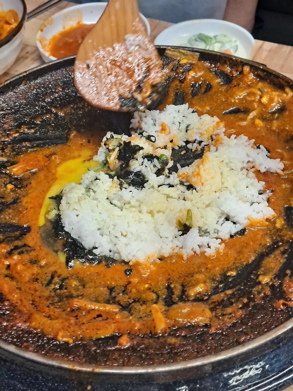 양념에 버무려진 라면사리