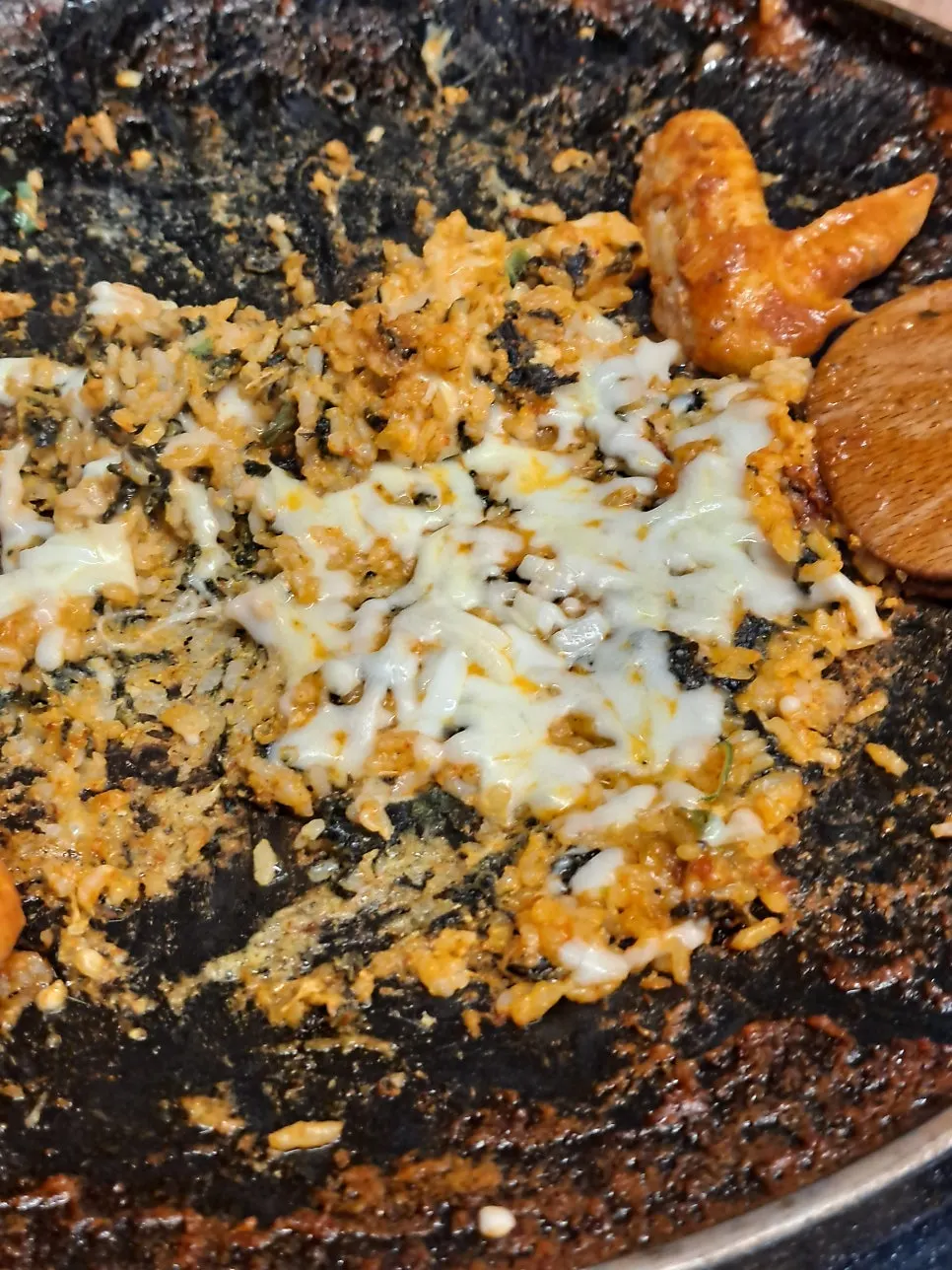 녹아내린 치즈 볶음밥