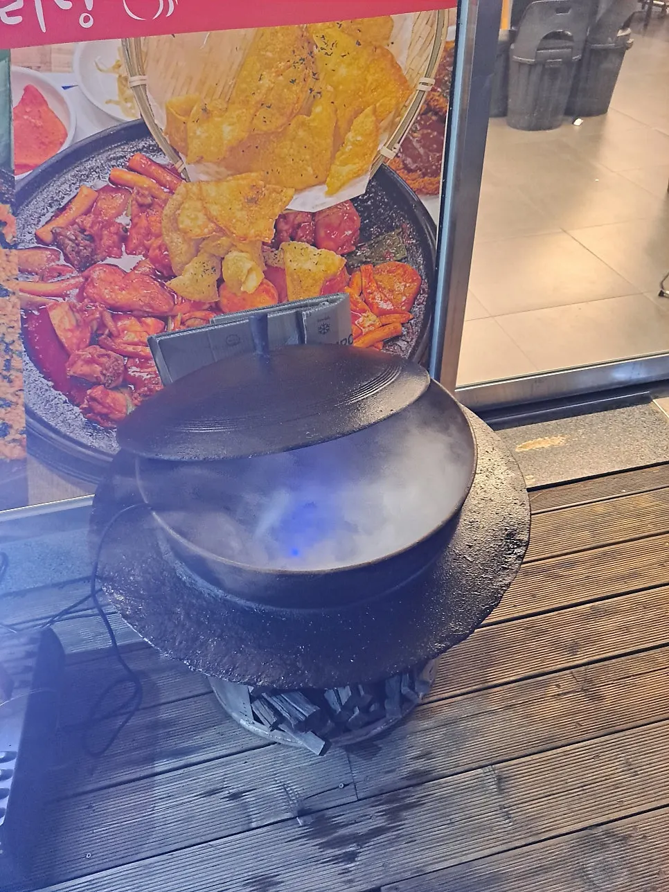 저녁 시간 솥뚜레 닭도리탕 외관