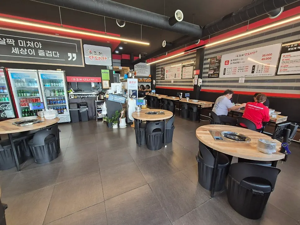 Neatly arranged interior seating at Sottture Dakdoritang