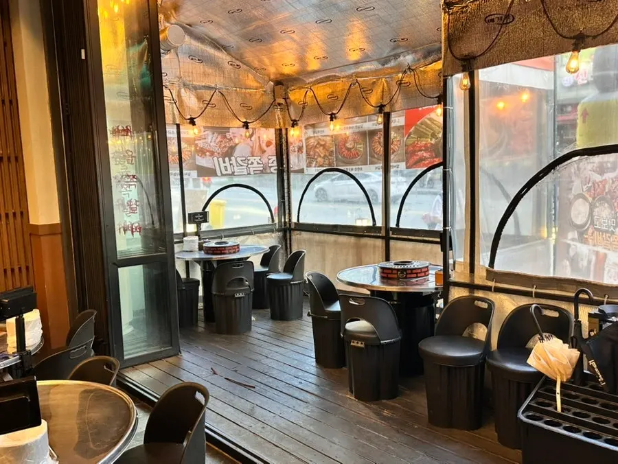 View of the outdoor tent seating at Jjokgalbi Maeul Seongjeong Branch