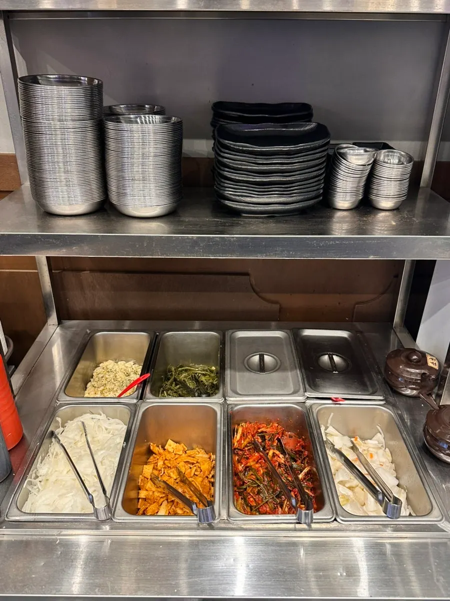 Self-serve corner for refilling side dishes