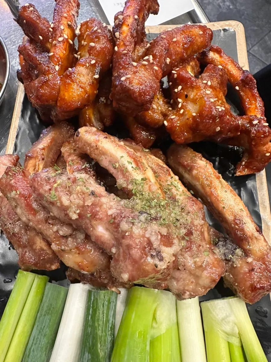 One serving each of garlic jjokgalbi and spicy jjokgalbi