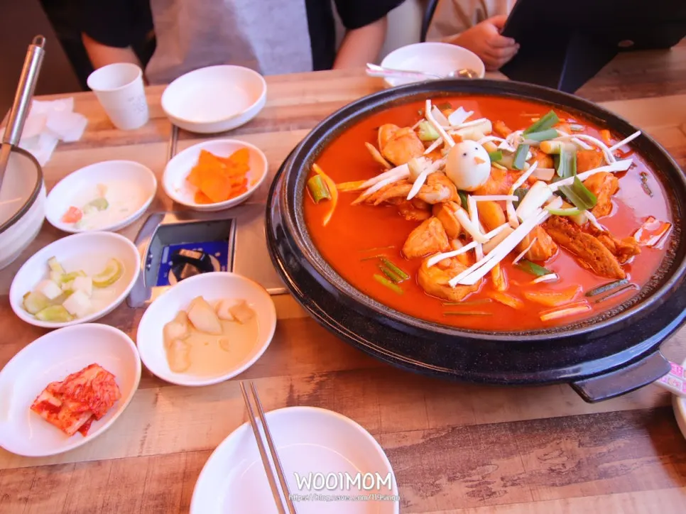 A generous dakdoritang meal
