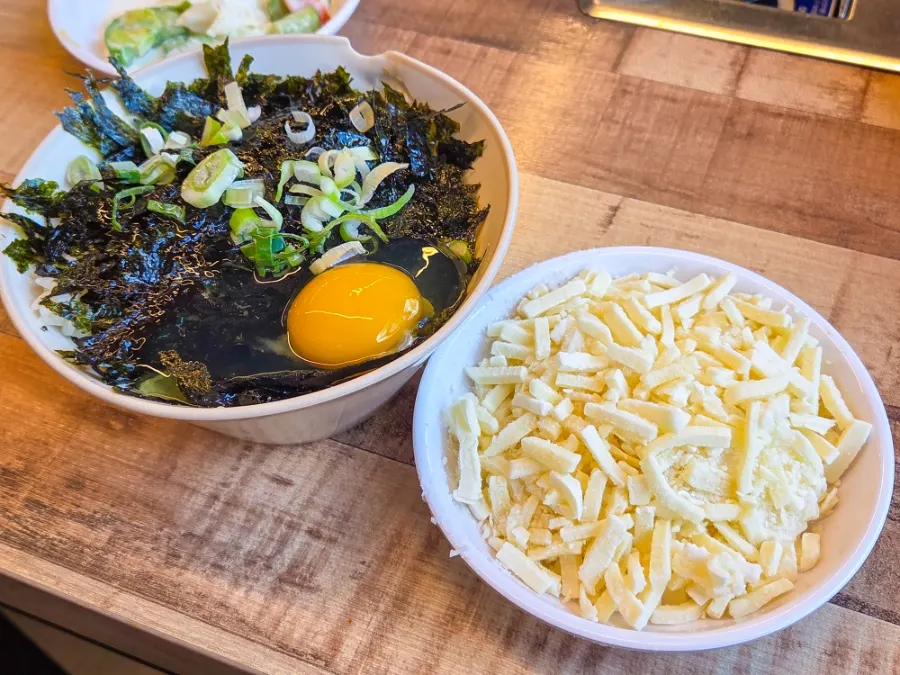 加了起司的自助炒飯食材
