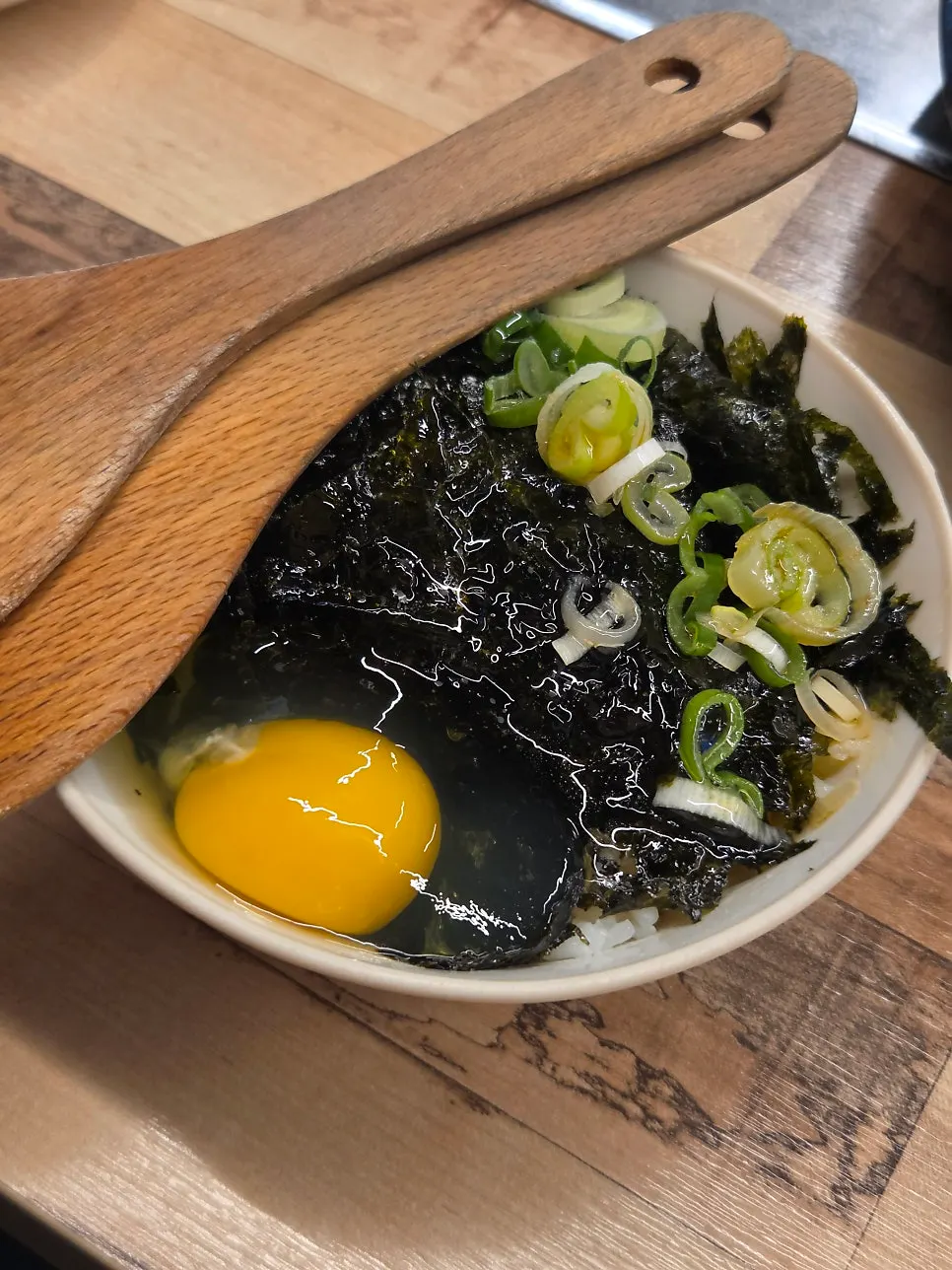 Flat mandu topped with ingredients and eaten like ssam