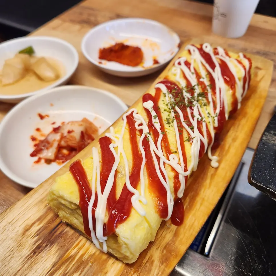 크게 나온 계란말이 한 접시