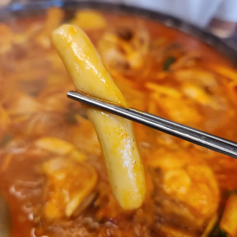 양념이 밴 쫄깃한 떡 사리