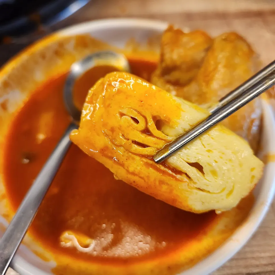 닭도리탕 소스에 찍은 계란말이