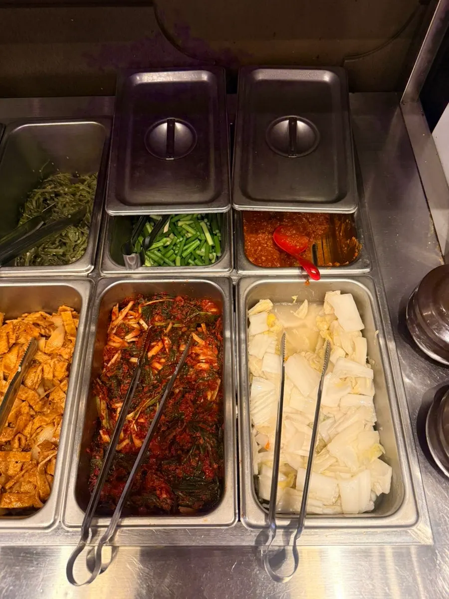 Full side dish spread at the jjokgalbi restaurant