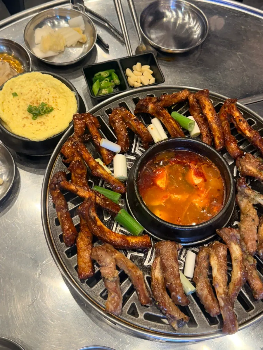Spicy jjokgalbi and garlic jjokgalbi freshly grilled