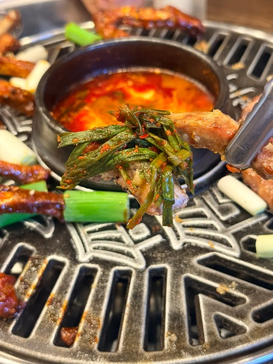 Eating jjokgalbi together with the side dishes