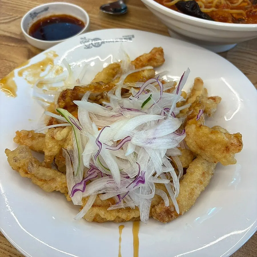Table setting of the small sweet and sour pork at Bultina Kkomak Jjamppong