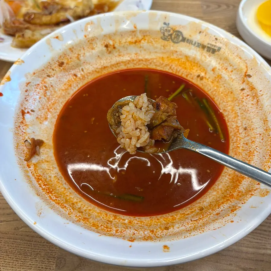 Rice mixed into the jjamppong broth