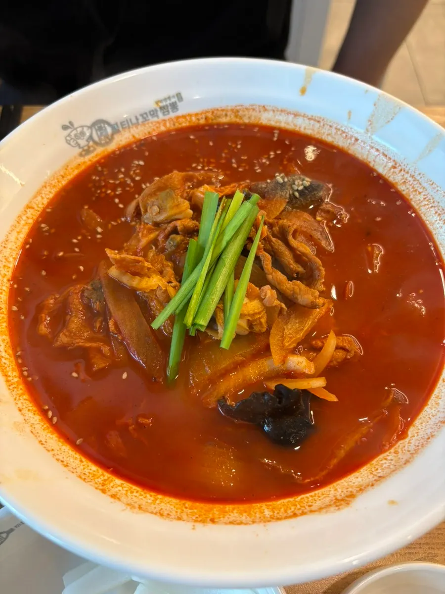 꼬막짬뽕 짜장면 탕수육이 차려진 상