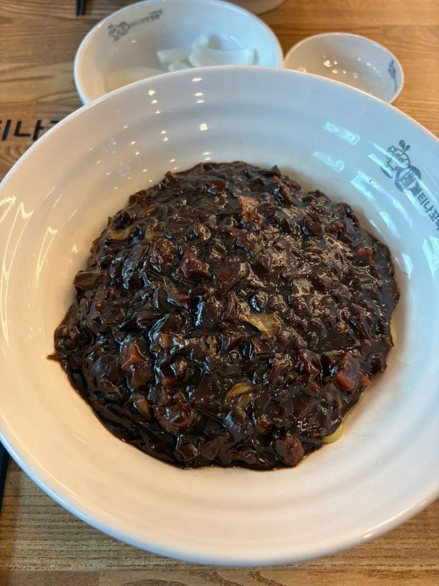 탱글탱글한 짬뽕 면과 진한 국물