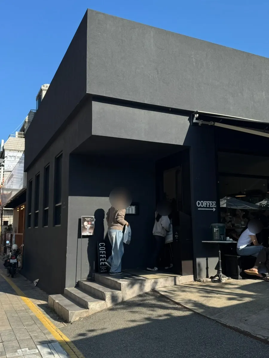 Entrance of Brewers Coffee on a Sinbu-dong street in Cheonan