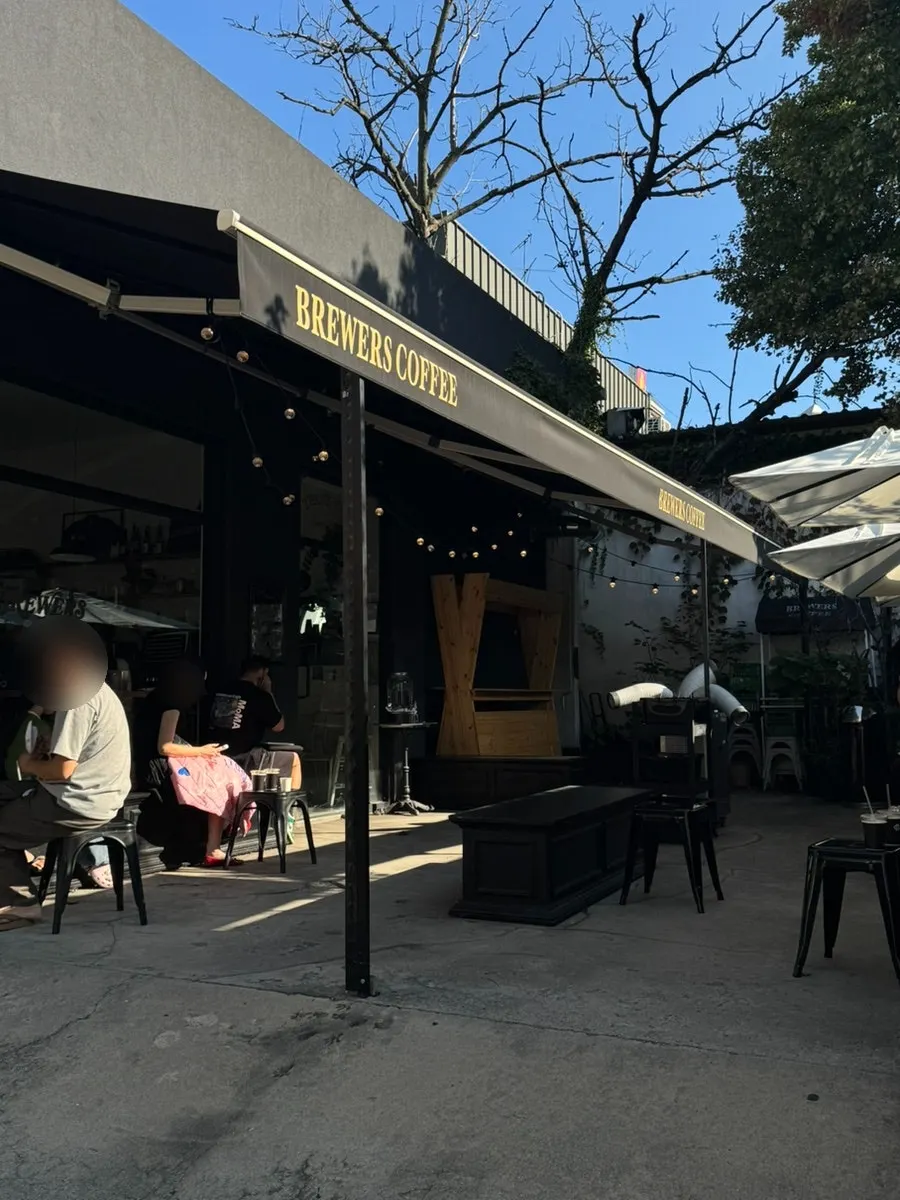 Outdoor terrace seating at Brewers Coffee Cheonan Sinbu Branch