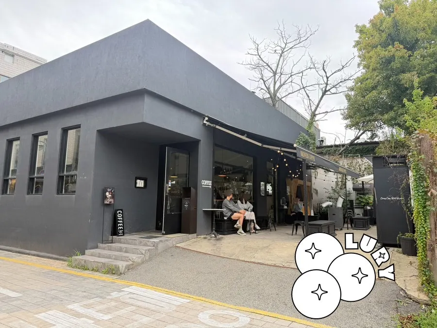 Black exterior building of Brewers Coffee Cheonan Sinbu Branch