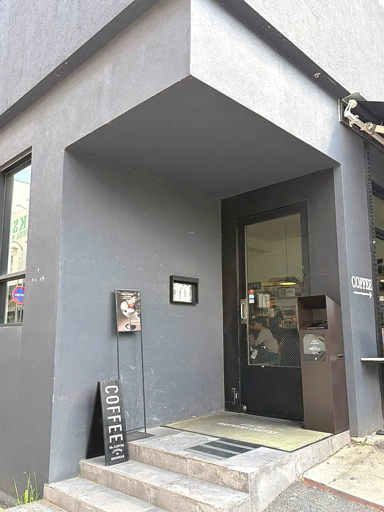 Exterior of Brewers Coffee in Cheonan's Sinbu-dong café alley