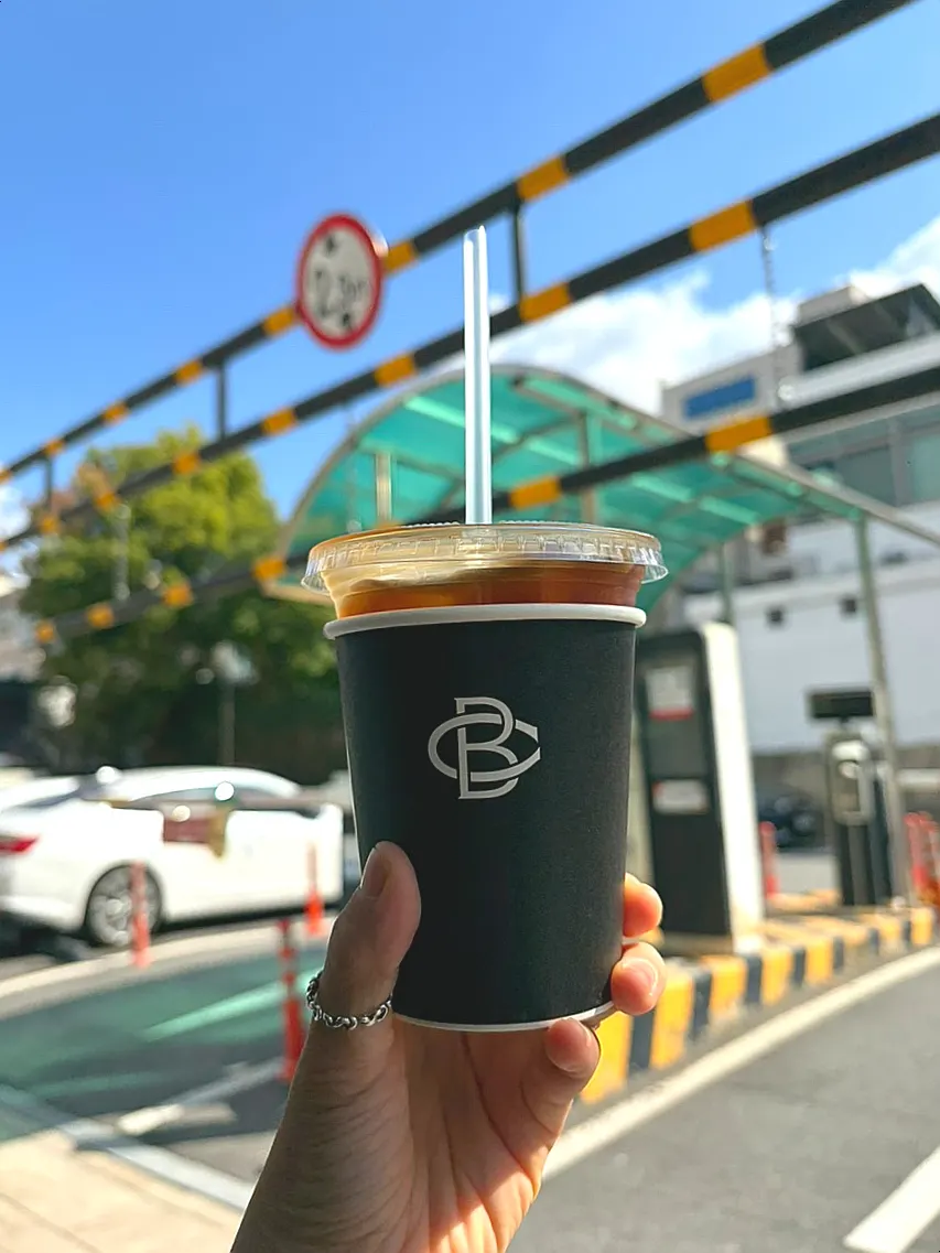 Takeout coffee placed on an outdoor table