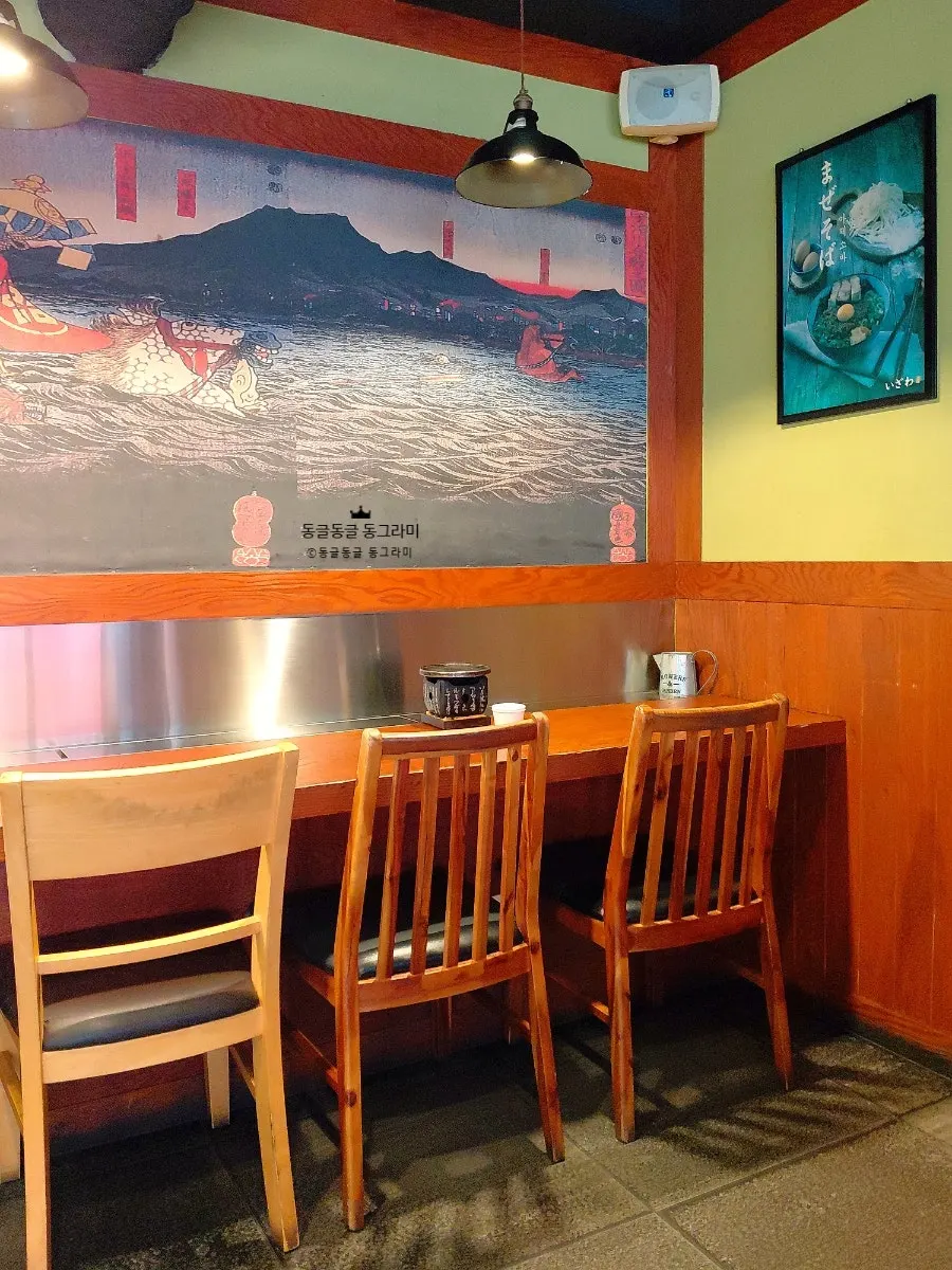 The clean, tidy interior of Izawa Sinbu-dong Branch