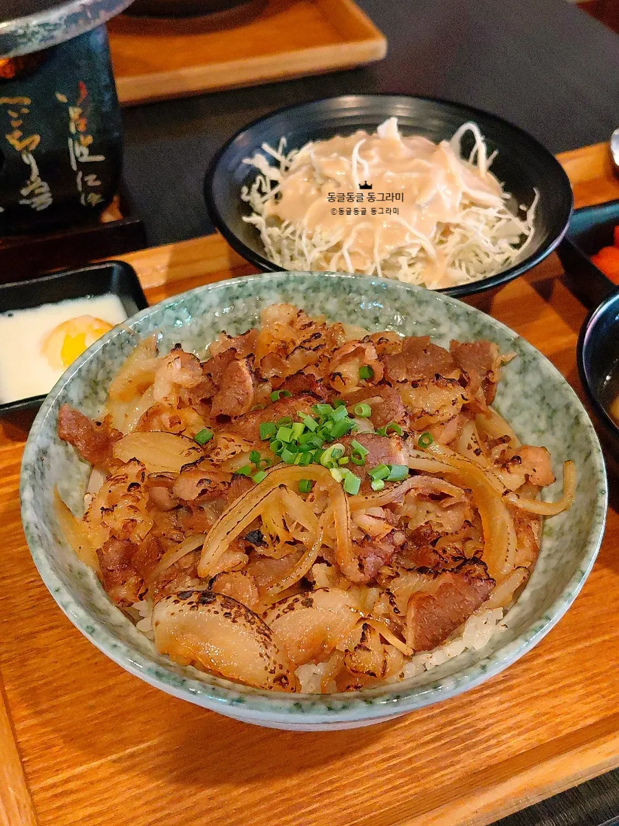 Izawa's gyudon topped with woosamgyeop beef