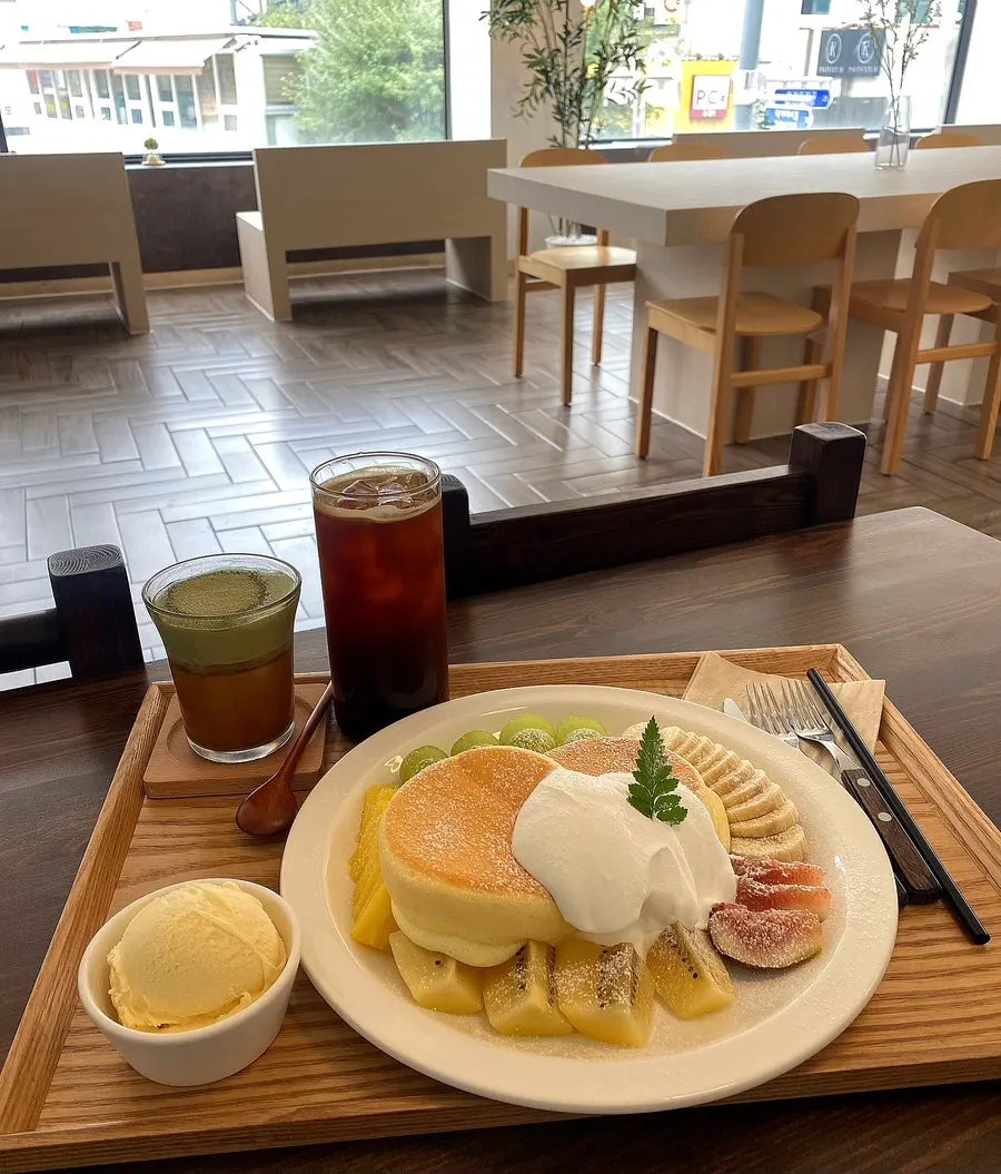Table shot with the pancake and drinks together
