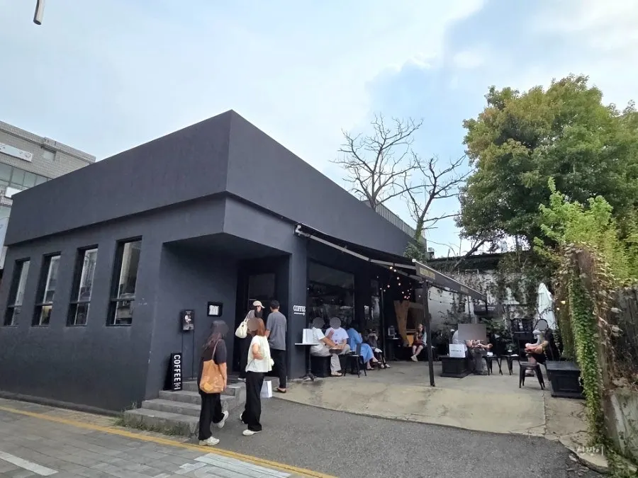 Exterior of Brewers Coffee on Meokgeori 9-gil, Sinbu-dong, Cheonan