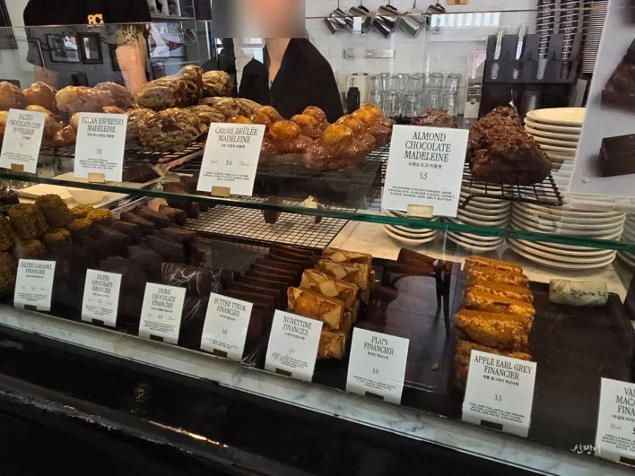 Financiers and madeleines displayed in the showcase