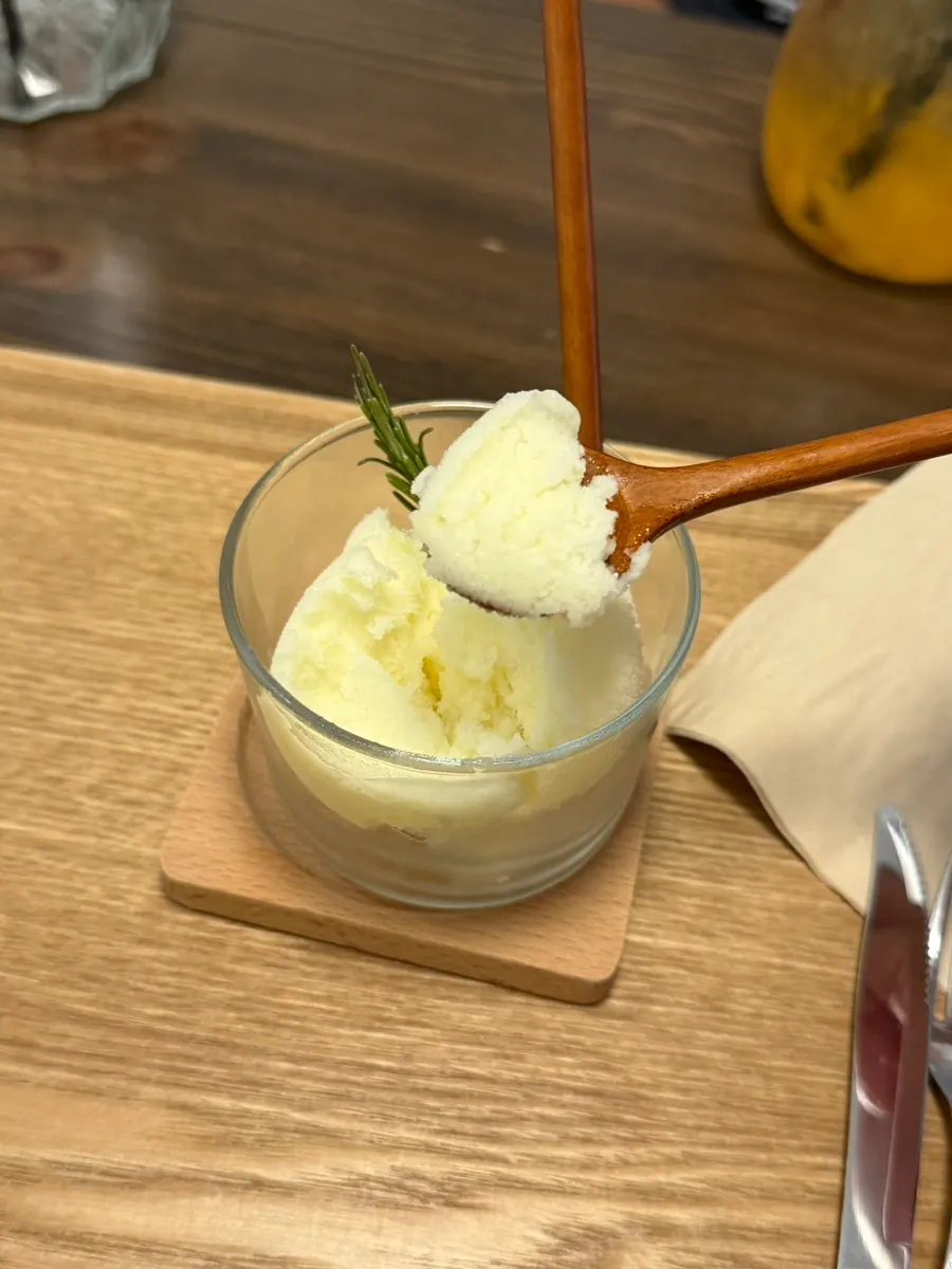 크로플과 어울리는 아메리카노