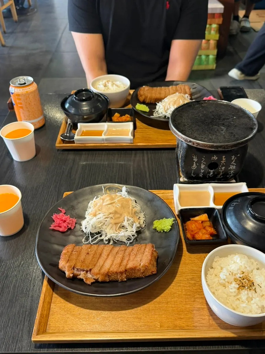테이블에 미리 올려진 미니화로