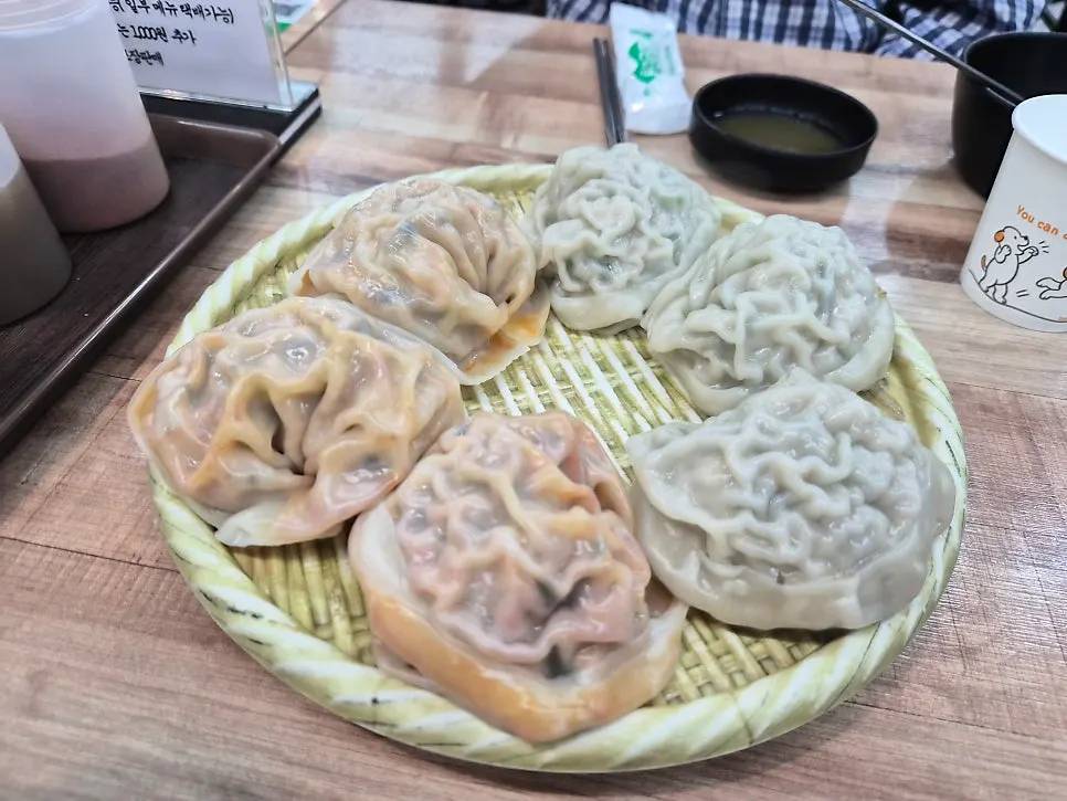 Starter meat and kimchi dumplings