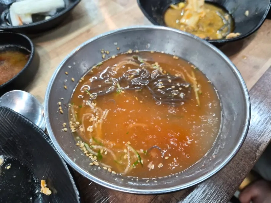 Savory, refreshing dessert cold-noodle broth