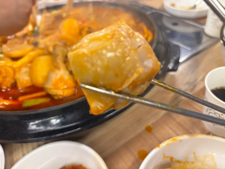 쫄깃한 떡을 건져 올린 모습