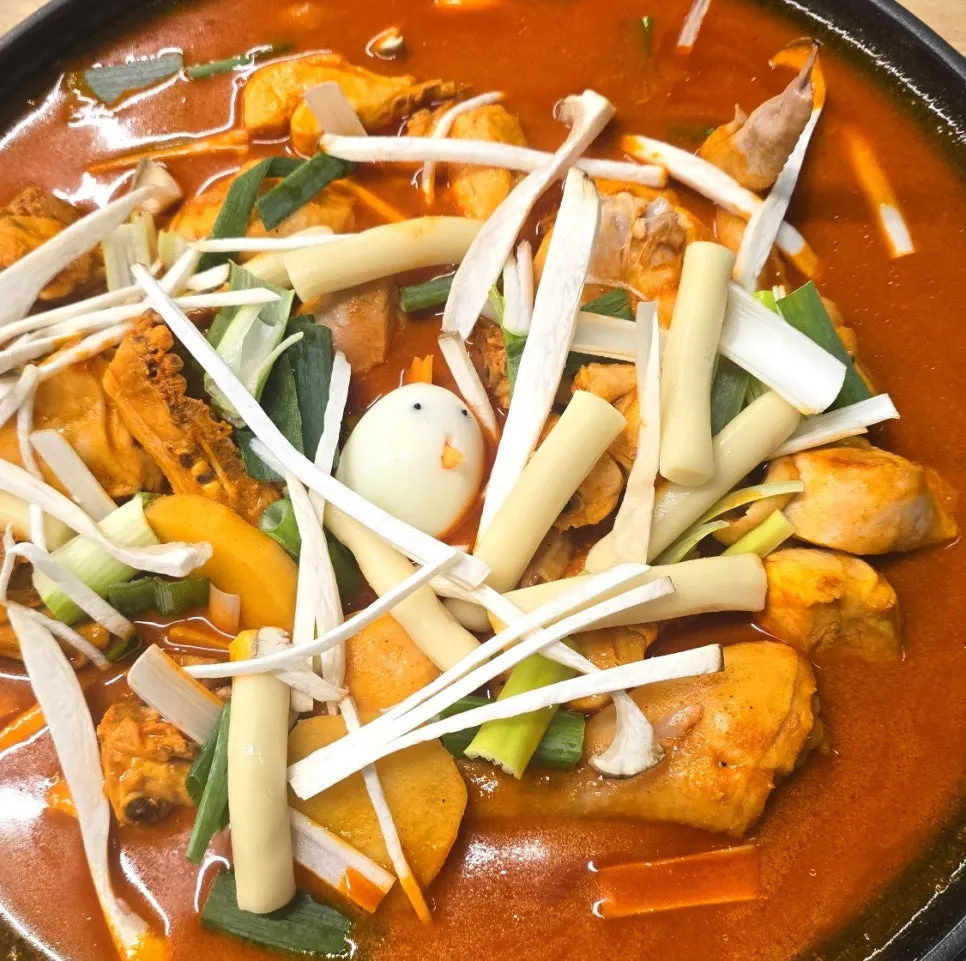 Dakdoritang topped with a chick-shaped boiled egg