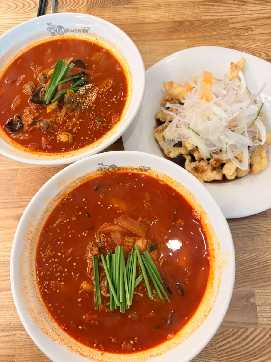 First look at the served bowl of cockle jjamppong
